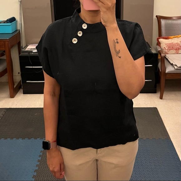 Pure Linen top with mother of pearl buttons - Picture 2 of 5